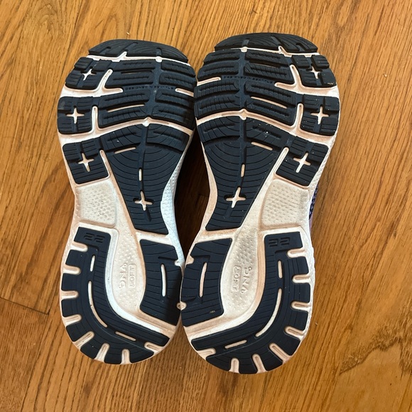 Brooks Adrenaline GTS 22 Women's Navy Running Shoes - Picture 2 of 3